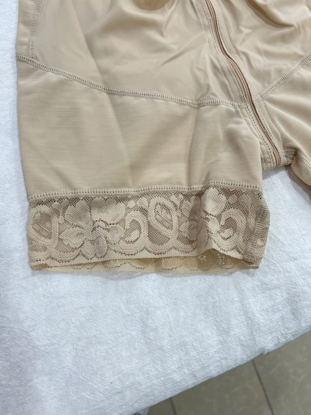 Body modelador com fecho frontal de 3 níveis